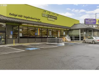 Photo #4: 22680718 Listing