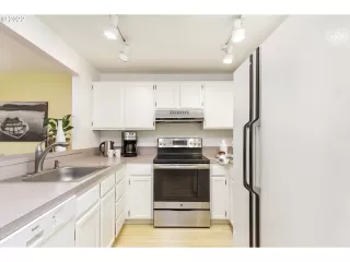 Photo #6: 22680718 Listing