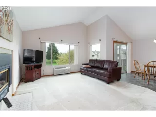 Photo #5: 22681367 Listing