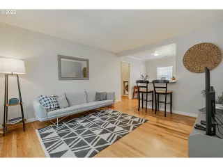 Photo #4: 22681626 Listing