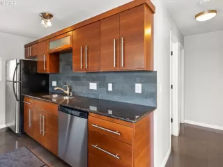 Photo #4: 22682015 Listing