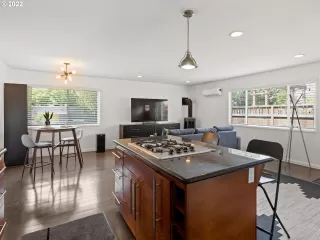 Photo #5: 22682015 Listing