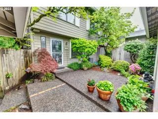 Photo #5: 22684099 Listing