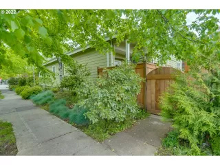 Photo #2: 22686031 Listing