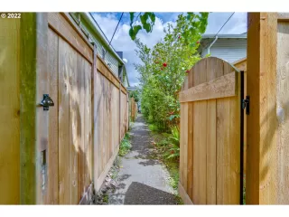 Photo #5: 22686031 Listing