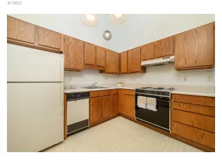 Photo #5: 22686301 Listing