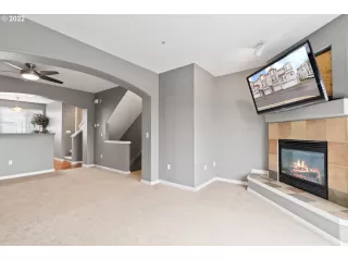 Photo #5: 22686462 Listing