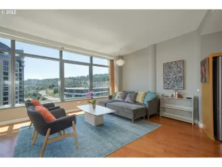 Photo #5: 22687603 Listing