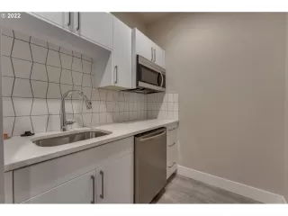 Photo #5: 22687993 Listing