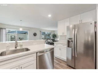 Photo #6: 22690165 Listing 