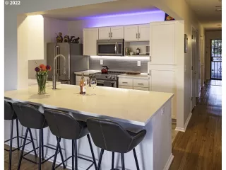 Photo #4: 22690169 Listing