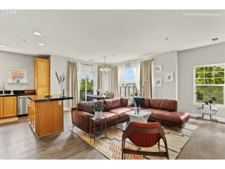 Photo #5: 22690463 Listing