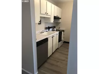 Photo #6: 22691428 Listing