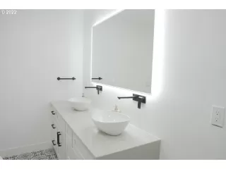 Photo #2: 22692464 Listing