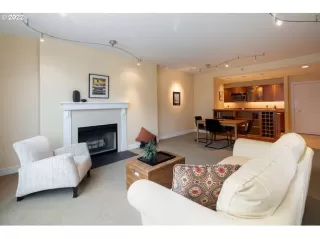 Photo #6: 22692499 Listing 