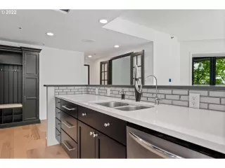 Photo #5: 22693075 Listing 