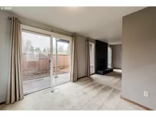 Photo #5: 22693419 Listing