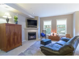 Photo #5: 22693657 Listing