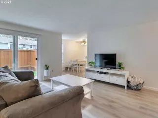 Photo #4: 22694149 Listing