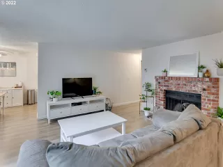 Photo #5: 22694149 Listing