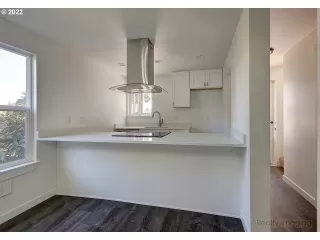 Photo #4: 22695022 Listing