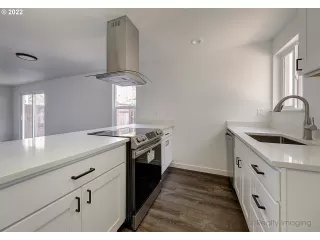 Photo #5: 22695022 Listing