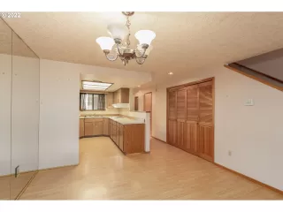 Photo #5: 22695198 Listing 