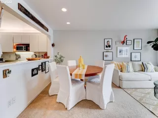 Photo #5: 22697107 Listing