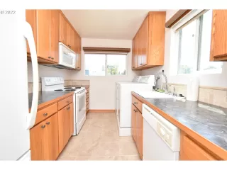 Photo #6: 22698133 Listing