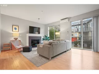 Photo #4: 22698308 Listing