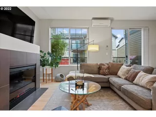 Photo #6: 22698308 Listing