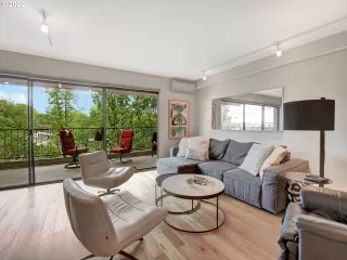 Photo #4: 22698520 Listing