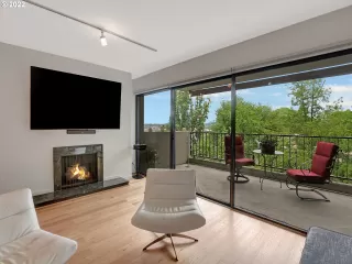 Photo #5: 22698520 Listing