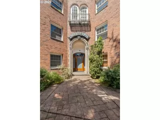 Photo #2: 22698732 Listing 