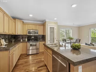 Photo #5: 22699026 Listing