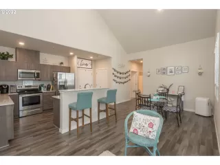 Photo #4: 22699118 Listing