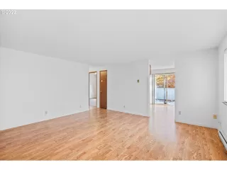 Photo #4: 22699892 Listing