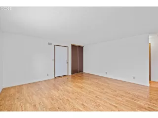 Photo #5: 22699892 Listing