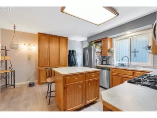 Photo #6: 227579135 Listing