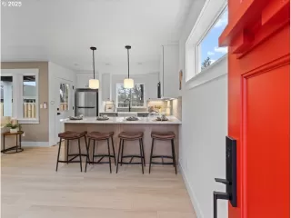 Photo #1: 228212361 Listing