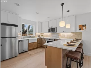 Photo #2: 228212361 Listing