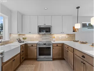 Photo #3: 228212361 Listing