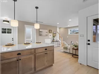 Photo #4: 228212361 Listing