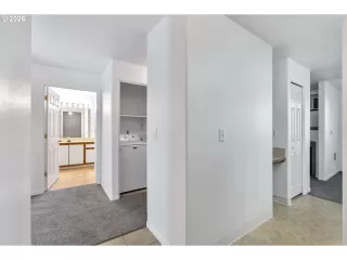 Photo #4: 228328803 Listing