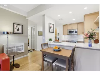 Photo #5: 228516846 Listing 