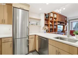 Photo #6: 228516846 Listing 