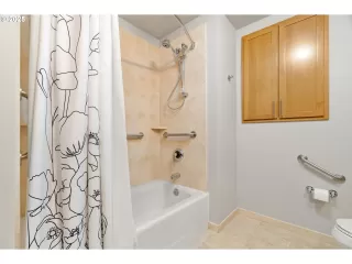 Photo #4: 228762163 Listing