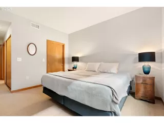 Photo #6: 228762163 Listing