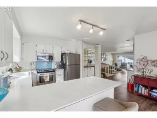 Photo #2: 228846559 Listing