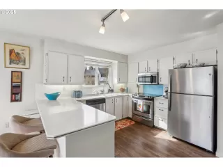 Photo #3: 228846559 Listing